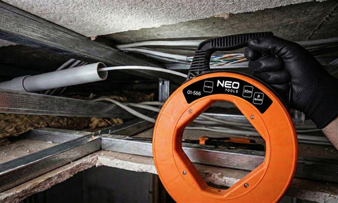 Behúzószalag, 30mx4mm ABS anyag, műanyag ház, vezetékrögzítő hurok
