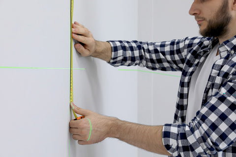 Lézeres szintező, önbeálló keresztvonallézer, piros, 30m, mágneses tartókonzol, 1/4"-os menet, 2db AA elem