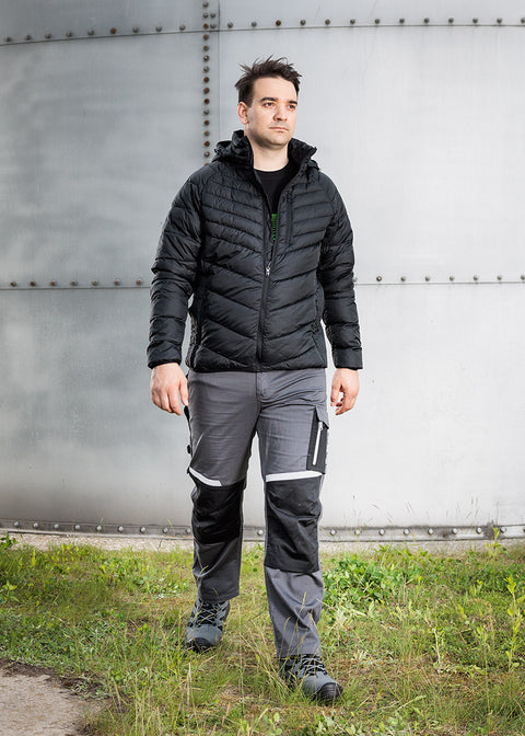 Munkásnadrág Mix&Match, 240g/m2, 58% poliészter, 40% pamut, 2% elasztán külső zsebekkel, profilozott térdbetétekkel,névtábla tartóval, fényvisszaverő betétekkel, szürke-fekete, több méretben