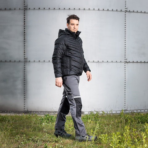 Munkásnadrág Mix&Match, 240g/m2, 58% poliészter, 40% pamut, 2% elasztán külső zsebekkel, profilozott térdbetétekkel,névtábla tartóval, fényvisszaverő betétekkel, szürke-fekete, több méretben