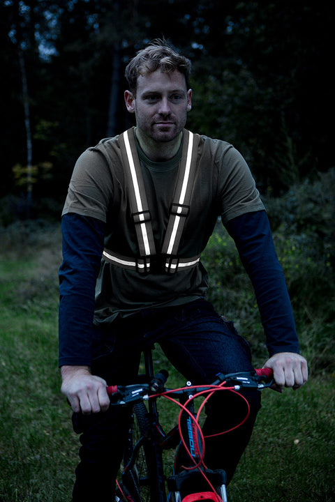 Láthatósági heveder, fényvisszaverő sávval, fekete