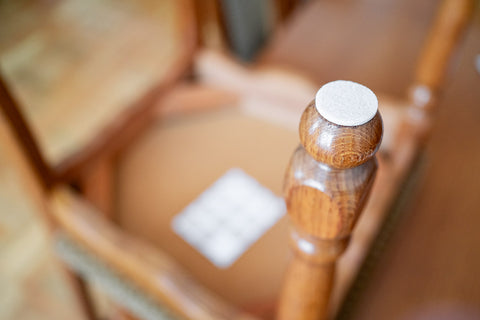 Bútorláb filc készlet, öntapadós, kerek 28mm, világos barna, 12db, rendelési egység: 10db