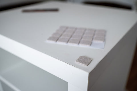 Bútorláb filc készlet, öntapadós, 20x20mm, világos barna, 20db, rendelési egység: 10db