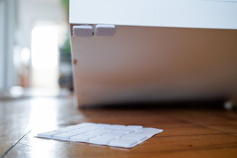 Bútorláb filc készlet, öntapadós, 20x20mm, fehér, 20db, rendelési egység: 10db