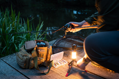 Kempinglámpa 2 funkciós, 470 lm, 1200 mAh akku, USB-C töltővezeték