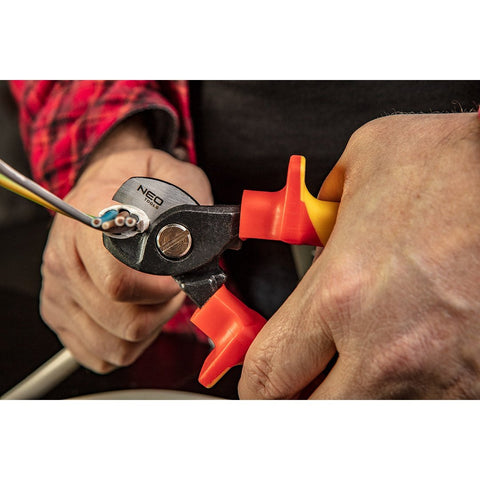 NEO TOOLS 01-233 Kábelvágó fogó 1000V, szigetelt, 160mm (6"), CrV