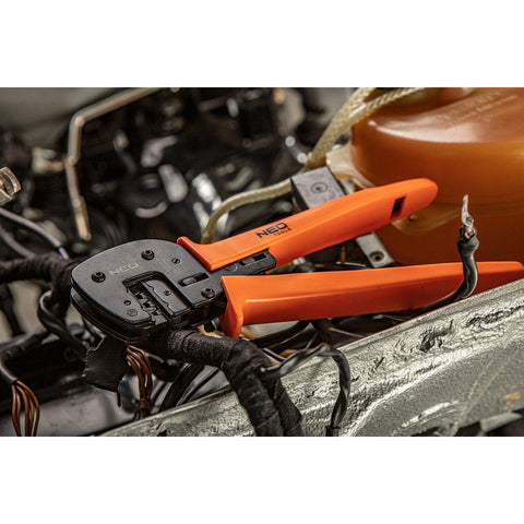 NEO TOOLS 01-555 Krimpelő-, kábelsarufogó, MC4 napelemes csatlakozókhoz