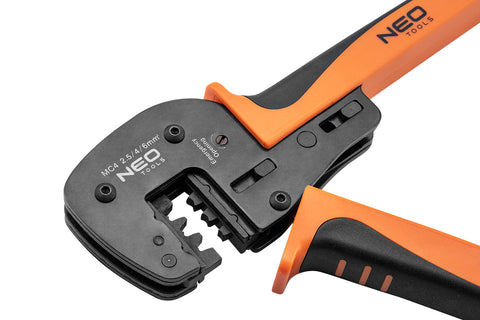 NEO TOOLS 01-559 Napelem szerelő szerszámkészlet, 5db, kábelcsupaszító, kábelvágó, krimpelő fogó, csatlakozó fogók, kofferben