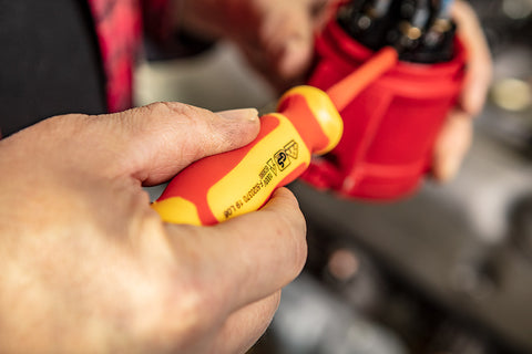 NEO TOOLS 04-136 Csavarhúzó PZ 1000V, szigetelt PZ2x6x100, S2 acél