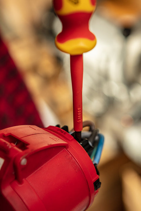 NEO TOOLS 04-136 Csavarhúzó PZ 1000V, szigetelt PZ2x6x100, S2 acél