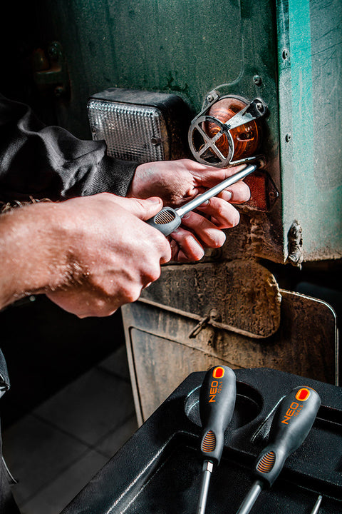 NEO TOOLS 04-210 Csavarhúzó készlet + bitek 37db