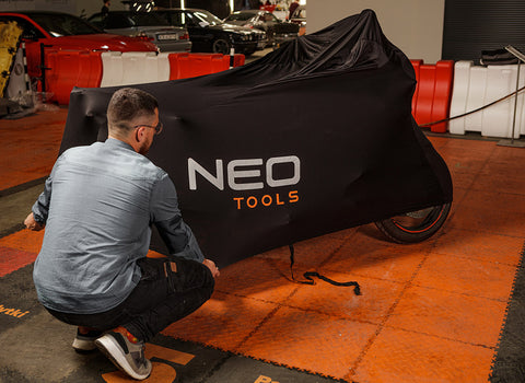 NEO TOOLS 10-472 Motortakaró ponyva, 220x105x130cm, lélegző, beltéri