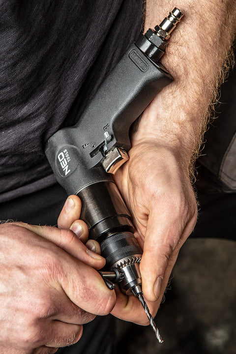 NEO TOOLS 14-514 Pneumatikus fúrógép, 10mm, 1800rpm, irányváltó