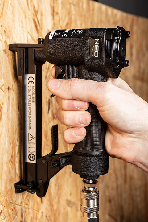 NEO TOOLS 14-631 Tűzőkapocs, horganyzott 90-es tipus, pneumatikus tűzőgéphez (14-570), GA18, 40mm, 4000db