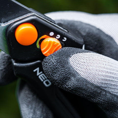 NEO TOOLS 15-200 Metszőolló, mellévágó, max.15mm, teflon bevonat, állítható pengenyílás, 185mm