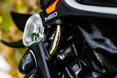 NEO TOOLS 15-204 Metszőolló, mellévágó, áttételes, max.18mm, teflon bevonat, 200mm