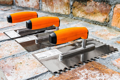 NEO TOOLS 50-162 Acél simító, fogazott, rozsdamentes, 270x128mm, 6x6x6mm, fa markolat