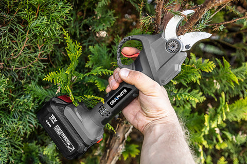GRAPHITE 58G029 Akkus szénkefementes metszőolló, ágvágó, max. 30mm vágás, Energy+ 18V, akku nélkül!!!