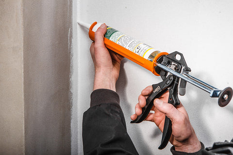 NEO TOOLS 61-004 Kinyomópisztoly 240mm, tripla vezetés erősítéssel, sűrűbb anyagokhoz