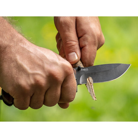 NEO TOOLS 63-107 Összecsukható Túlélőkés, 22cm, 6 az 1-ben: kés, síp, kovakő, csavarkulcs, szíjvágó, üvegtörő, penge: 9cm