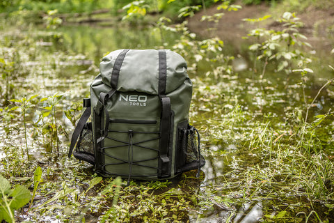 NEO TOOLS 63-131 Vízálló hátizsák 600D, 30L, 32x63x18cm, sötétzöld