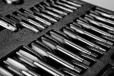 NEO TOOLS 84-246 Menetkészítő készlet 31db, műhelykocsitálcával