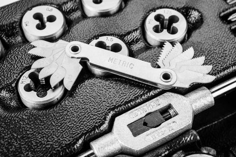 NEO TOOLS 84-246 Menetkészítő készlet 31db, műhelykocsitálcával