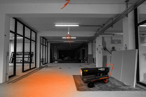 NEO TOOLS 90-082 Gázolajos hőlégbefúvó, 50kW, 50l, fogyasztás: 4.7l / h, teljesítmény: 1100 m3 / h, kerekekkel